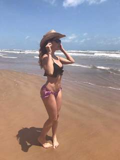 Andrea Escalona feet photo thumbnail