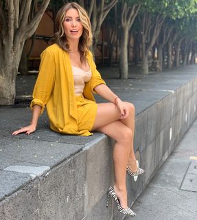 Andrea Escalona feet photo thumbnail