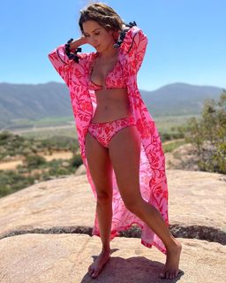 Andrea Escalona feet photo thumbnail