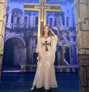 Andrea Escalona feet photo thumbnail