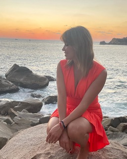 Andrea Escalona feet photo thumbnail