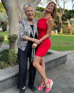 Andrea Escalona feet photo thumbnail