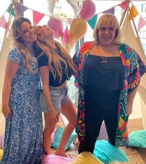 Andrea Escalona feet photo thumbnail