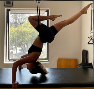 Andrea Escalona feet photo thumbnail