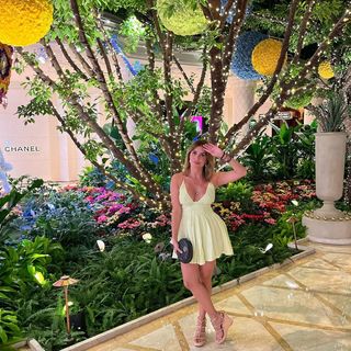 Andrea Escalona feet photo thumbnail