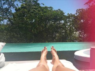 Andrea Escalona feet photo thumbnail