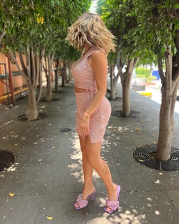 Andrea Escalona feet photo thumbnail