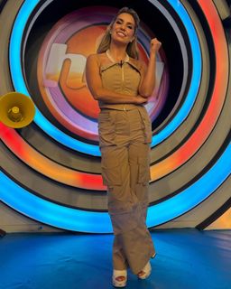 Andrea Escalona feet photo thumbnail