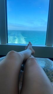 Andrea Escalona feet photo thumbnail