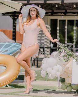 Andrea Espada feet photo thumbnail