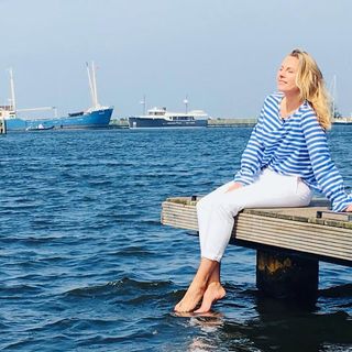 Andrea Grießmann feet photo thumbnail