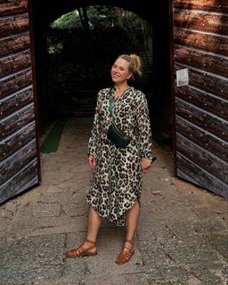 Andrea Grießmann feet photo thumbnail