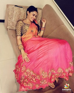 Andrea Jeremiah feet photo thumbnail