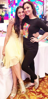 Andrea Jeremiah feet photo thumbnail