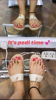 Andrea Jeremiah feet photo thumbnail