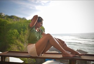 Andrea Jeremiah feet photo thumbnail