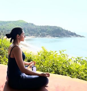 Andrea Jeremiah feet photo thumbnail