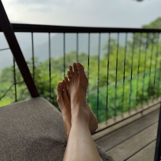 Andrea Jeremiah feet photo thumbnail