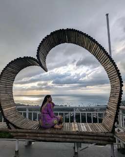 Andrea Jeremiah feet photo thumbnail