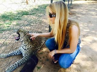 Andrea Kaiser feet photo thumbnail