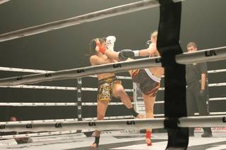 Andrea Lee feet photo 9