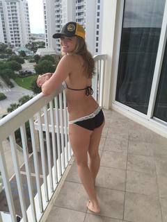 Andrea Lee feet photo 1