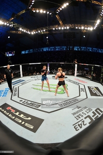 Andrea Lee feet photo 3