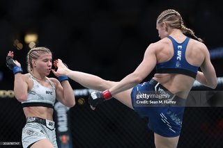 Andrea Lee feet photo 1