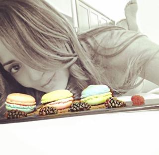 Andrea Legarreta feet photo thumbnail