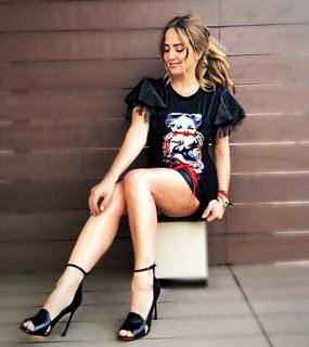 Andrea Legarreta feet photo thumbnail