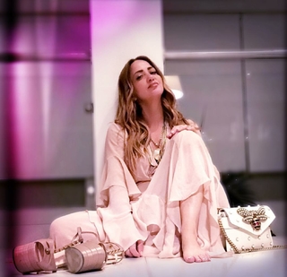 Andrea Legarreta feet photo thumbnail