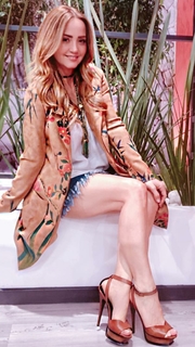 Andrea Legarreta feet photo thumbnail
