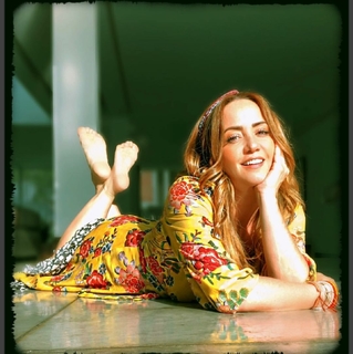 Andrea Legarreta feet photo thumbnail