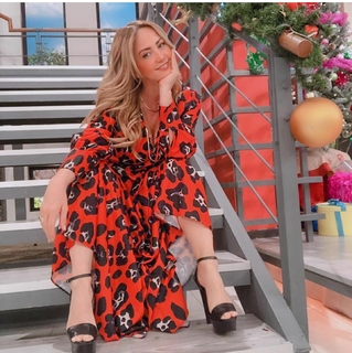 Andrea Legarreta feet photo thumbnail