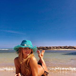 Andrea Legarreta feet photo thumbnail