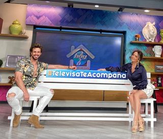 Andrea Legarreta feet photo thumbnail
