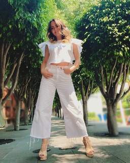 Andrea Legarreta feet photo thumbnail
