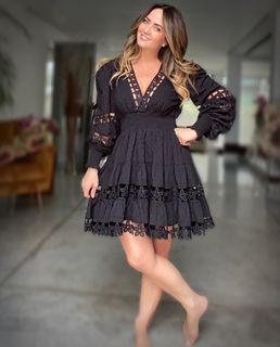 Andrea Legarreta feet photo thumbnail