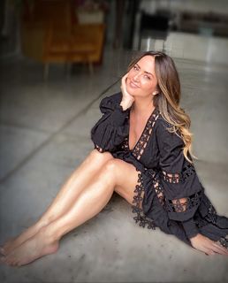 Andrea Legarreta feet photo thumbnail