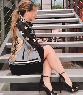 Andrea Legarreta feet photo thumbnail
