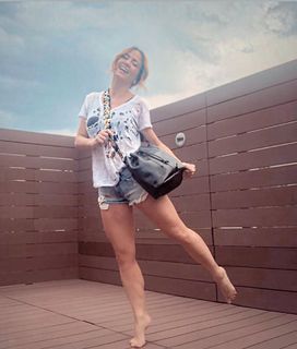 Andrea Legarreta feet photo thumbnail