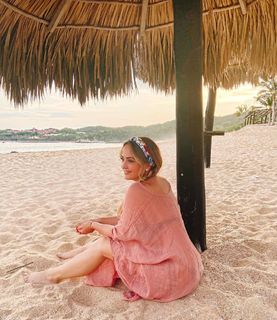 Andrea Legarreta feet photo thumbnail