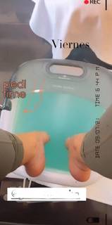 Andrea Legarreta feet photo thumbnail