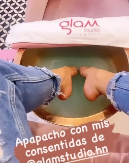Andrea Legarreta feet photo thumbnail