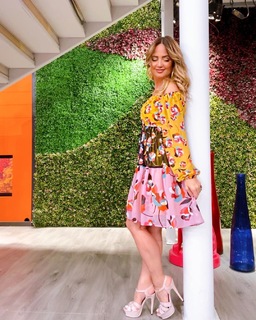 Andrea Legarreta feet photo thumbnail