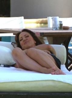 Andrea Legarreta feet photo thumbnail