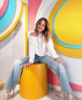 Andrea Legarreta feet photo thumbnail