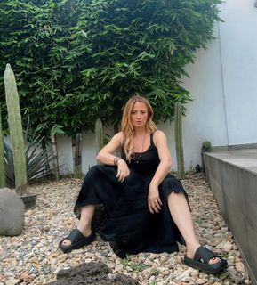 Andrea Legarreta feet photo thumbnail