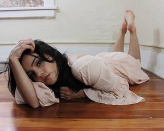Andrea Londo feet photo thumbnail