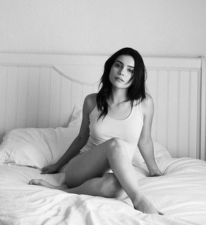 Andrea Londo feet photo thumbnail